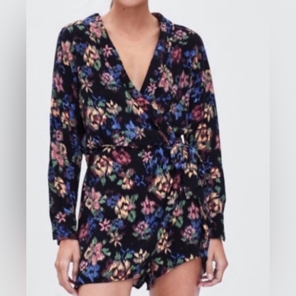 Zara TRF Black Floral long sleeve wrap Romper jumpsuit Shorts Womens size medium